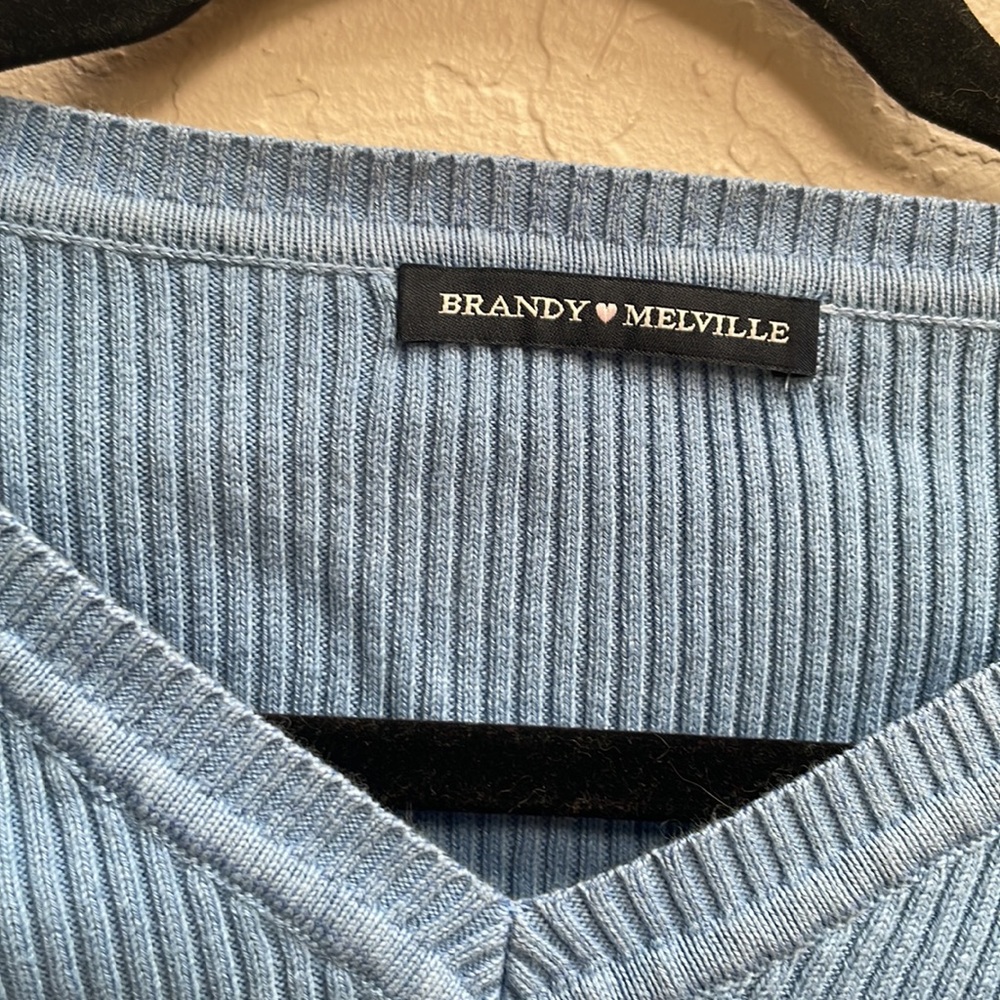 Brandy Melville Cropped Sweater - Picture 5 of 7